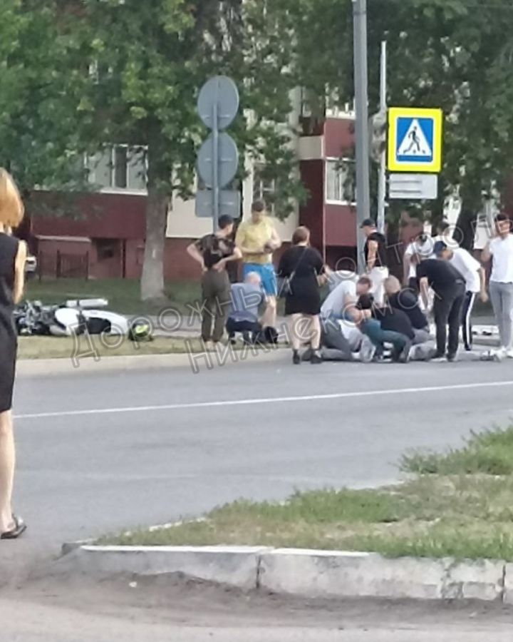 В Нижнекамске рядом с парком мотоциклист попал в аварию
