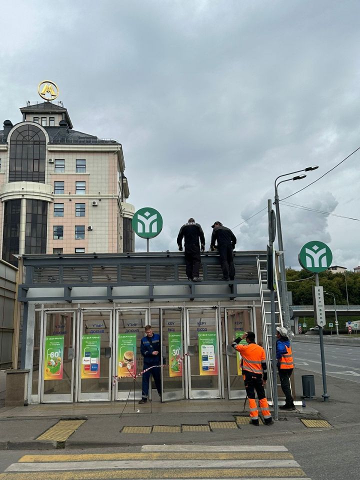Эмблемы на станциях метро меняют в Казани