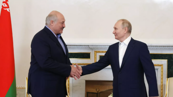 Владимир Путин поздравил Лукашенко с днём рождения
