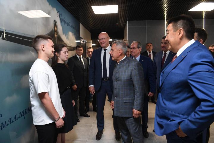 Минниханов и Дмитрий Чернышенко посетили новое общежитие КНИТУ-КАИ