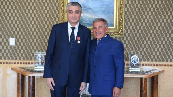 Минниханов встретился с чрезвычайным и полномочным послом Узбекистана в РФ Ботиржоном Асадовым