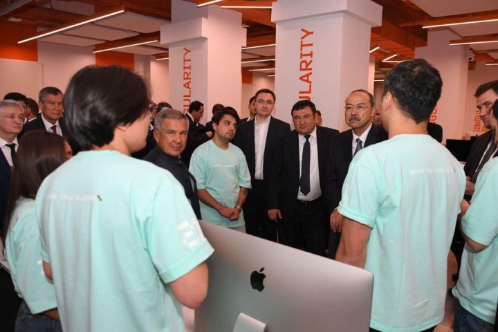 Премьер-министр Узбекистана оценил IT-парк им. Б. Рамеева и школу №21