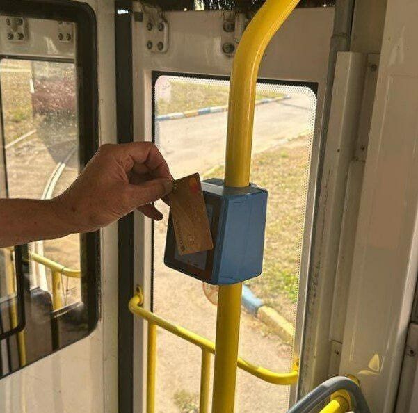 Троллейбусы №9 в Казани перешли на бескондукторную систему оплаты