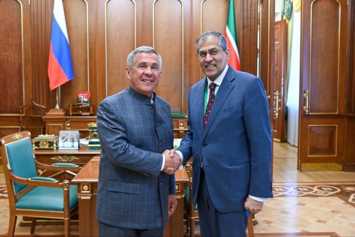 Минниханов встретился с Чрезвычайным и Полномочным Послом Индии в России Паваном Капуром