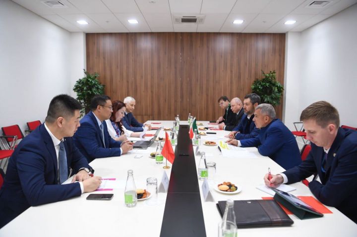Минниханов провел встречу с руководством выставочной корпорации «Чжэньвэй»