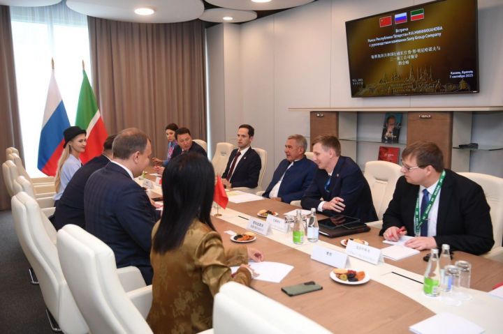 Минниханов встретился с руководством российского подразделения компании Sany Group Company