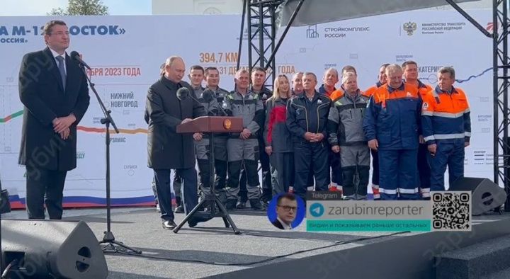 Владимир Путин поблагодарил строителей, прокладывающих трассу М12 с опережением графика