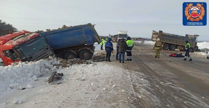 Женщина погибла в страшном ДТП с грузовиками на трассе в Актанышском районе