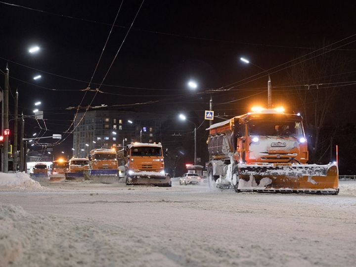 В Казани дорожные службы перевели на усиленный режим работы