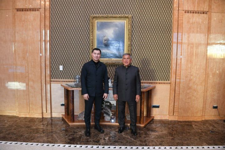 Минниханов встретился с Главой Калмыкии