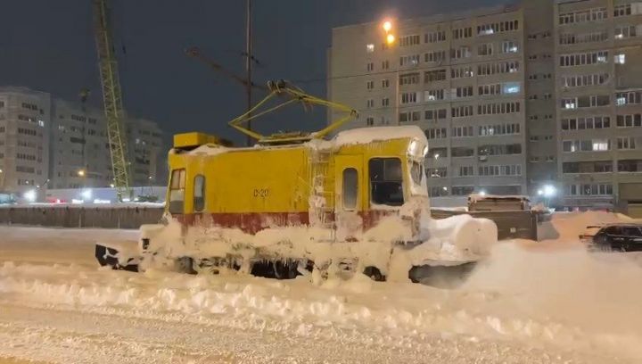 На расчистку трамвайных путей в Казани потребуется несколько дней