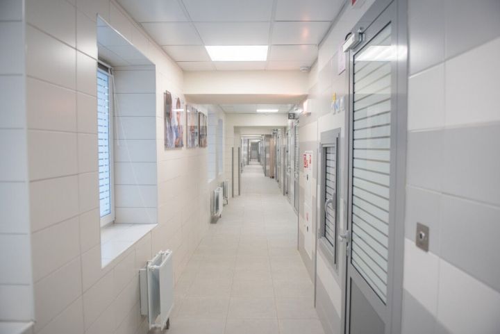 В Челнах открыли обновленный блок инфекционной больницы