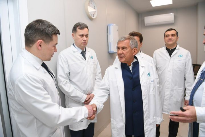 Рустам Минниханов посетил новый медцентр в Казани