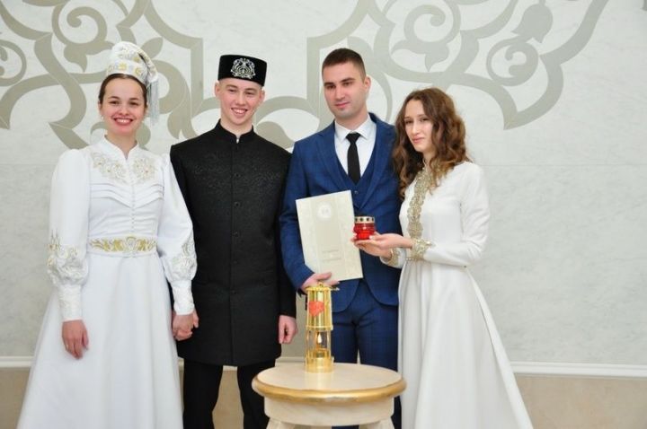 В Казань доставили капсулу с огнем семейного очага «Сердце России»