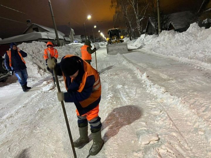 Автобусные полосы в Казани расчистят от снега до конца недели