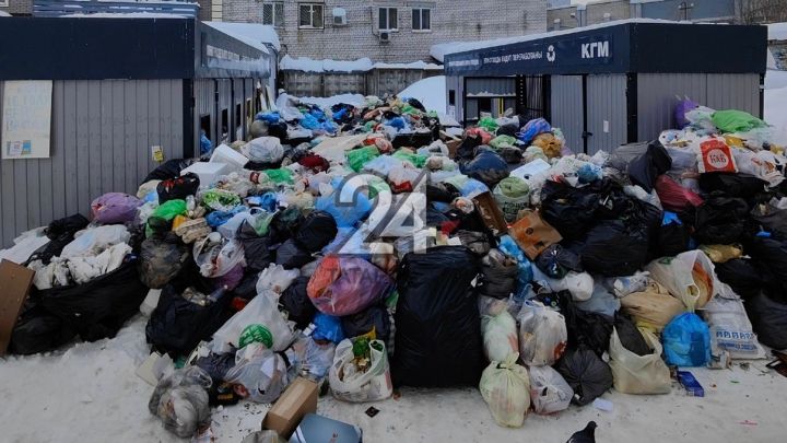 Казанцы пожаловались на гору мусора на улице Шамиля Усманова