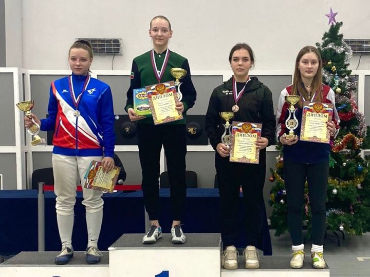 Спортсменка из Казани победила во всероссийских соревнованиях саблисток «Новогодний турнир»