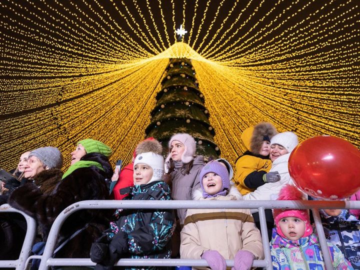 В Казани в новогоднюю ночь главную праздничную площадку у «Чаши» посетили 45 тыс. человек