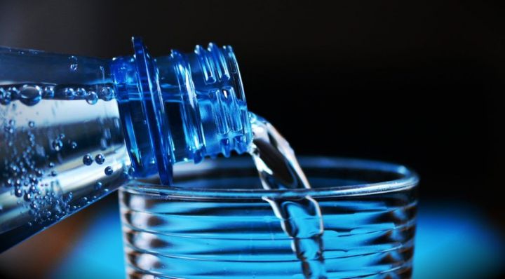 Ученые обнаружили угрозу здоровью в бутилированной воде