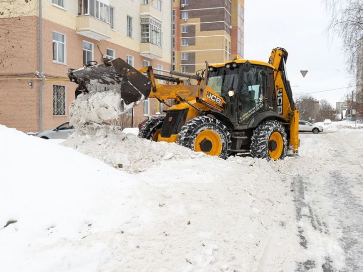 С улиц Казани за день вывезли почти 30 тысяч тонн снега