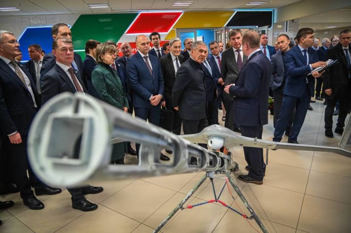 Рустам Минниханов посетил выставку бизнес-достижений Татарстана