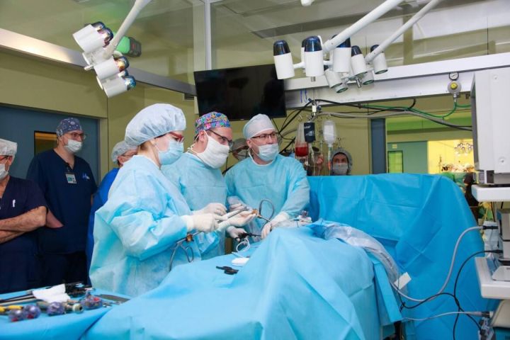 В Татарстане врачи за одну операцию заменили сердечный клапан и удалили опухоль кишечника