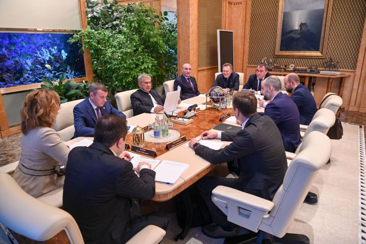 Минниханов встретился с вице-президентом компании X5 Group Станиславом Богдановым