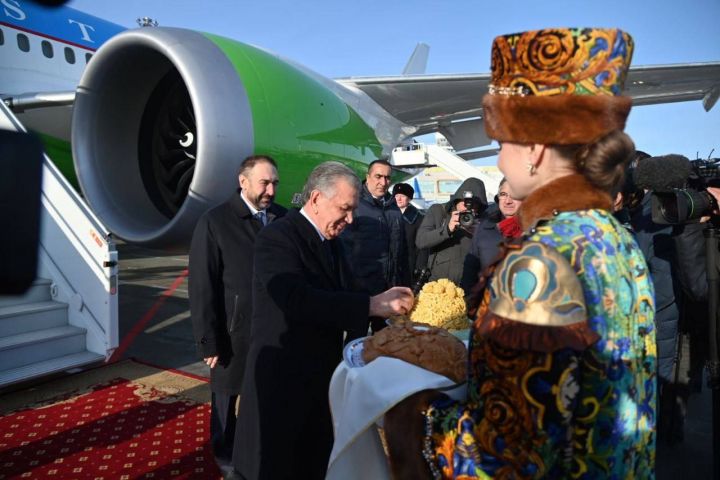 Президент Узбекистана Шавкат Мирзиёев приземлился в Казани