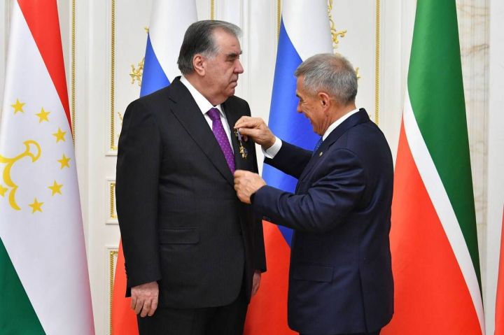 Минниханов наградил президента Таджикистана орденом «Дуслык»