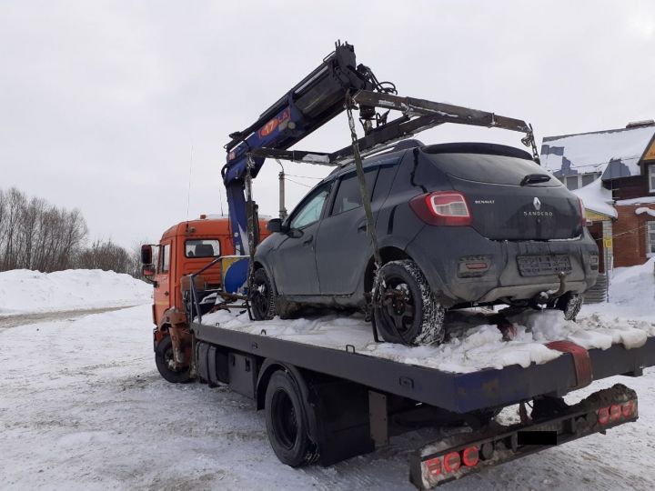 Житель Верхнеуслонского района пытался скрывать авто от приставов, но был пойман в кафе
