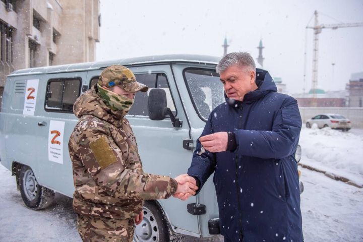Военнослужащим в зоне СВО из Челнов передали «УАЗ» и необходимые вещи