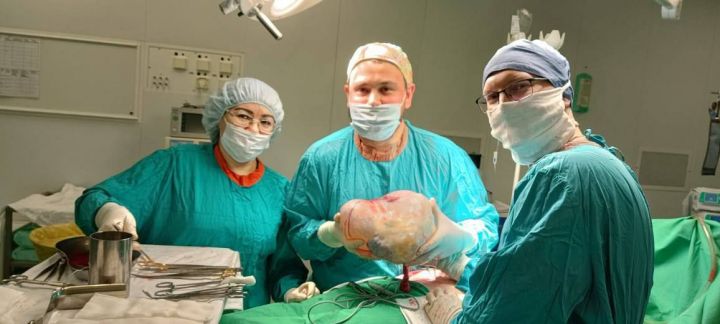 Врачи РКБ провели операцию по удалению гигантской кисты яичника