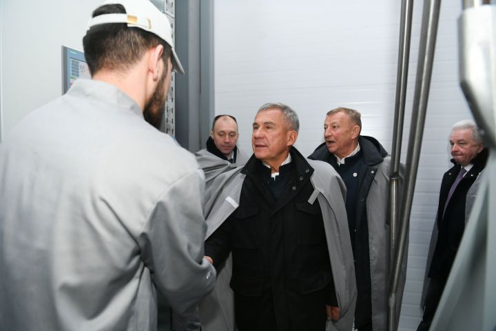 Минниханов посетил новую макаронную фабрику в Казани