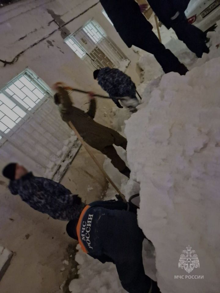 В Казани женщину требуют привлечь к ответственности за неочищенную крышу