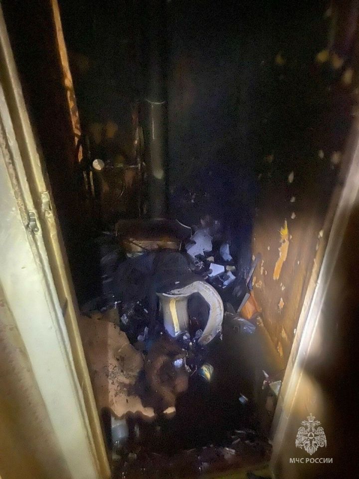 В Альметьевске спасли 60-летнего мужчину из горящей квартиры