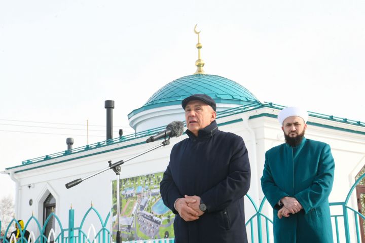 Рустам Минниханов принял участие в открытии мечети в Зеленодольском районе
