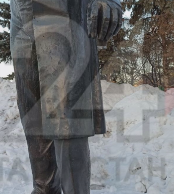 В Казани вандалы испортили памятник в Фуксовском саду