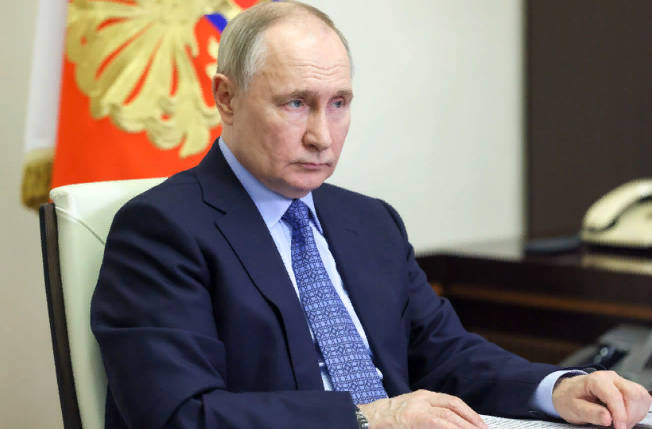 Президент России поручил сбалансировать учебную нагрузку в школах