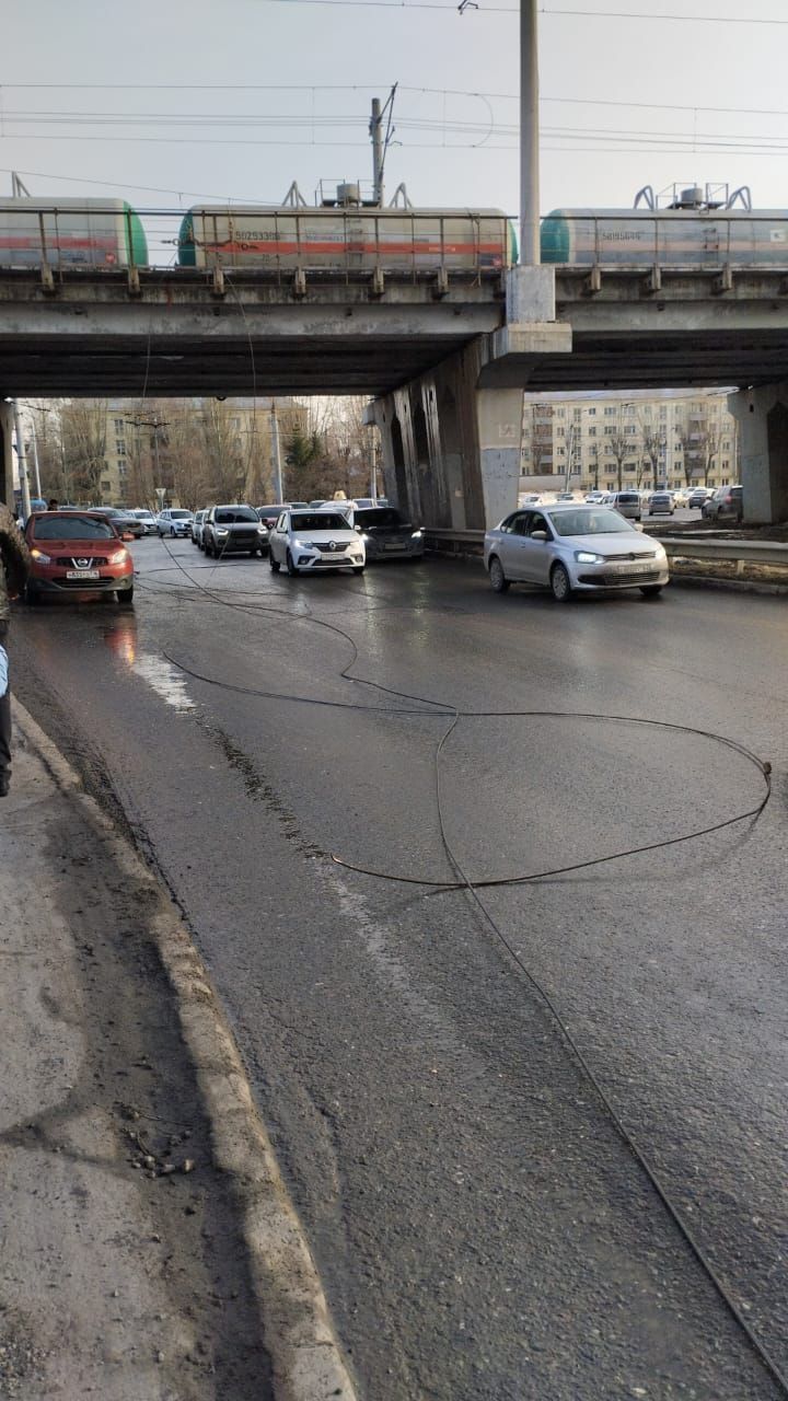 На улице Декабристов повреждена контактная сеть и изменены маршруты общественного транспорта