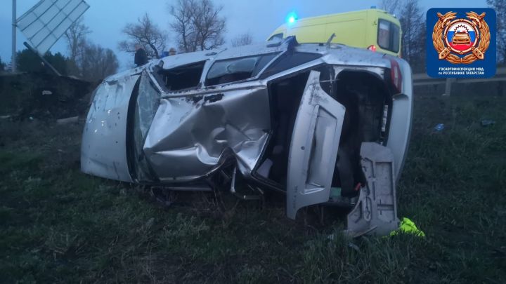 19-летний водитель погиб, перевернувшись на автомобиле на дороге Сарманово – Джалиль