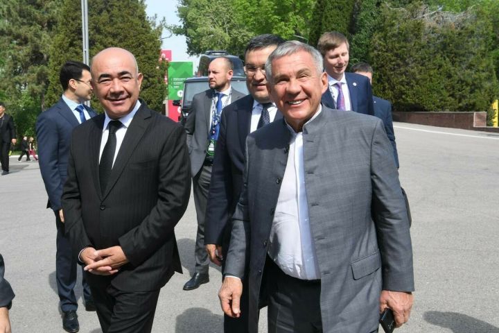 Раис РТ принимает участие в выставке «Иннопром» в Ташкенте