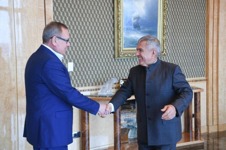 Минниханов встретился с президентом-председателем правления банка ВТБ Андреем Костиным