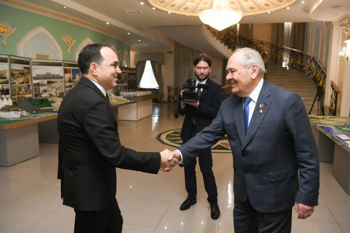 Шаймиев обсудил сотрудничество с послом Турции Танжу Бильгичем на форуме в Казани