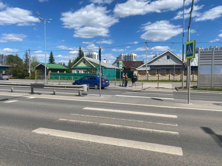 В Казани на пешеходном переходе автомобиль сбил школьницу