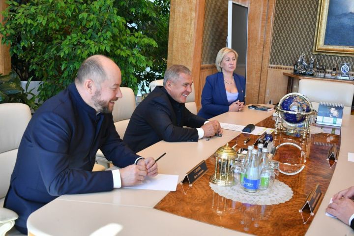Рустам Минниханов встретился с Президентом Российского книжного союза