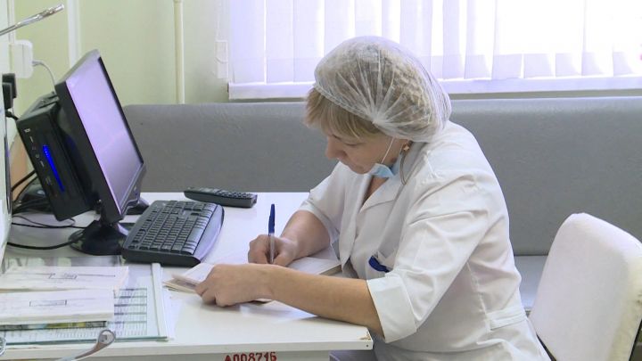 Доходы российских врачей с высшим образованием достигли рекордных 102 тысяч рублей