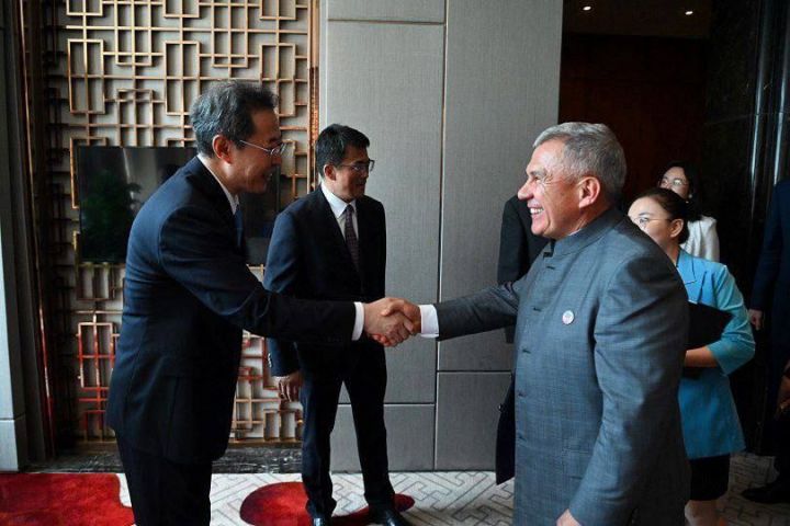 Минниханов встретился с заместителем секретаря комитета Коммунистической партии Китая Синьцзян-Уйгурского автономномного района