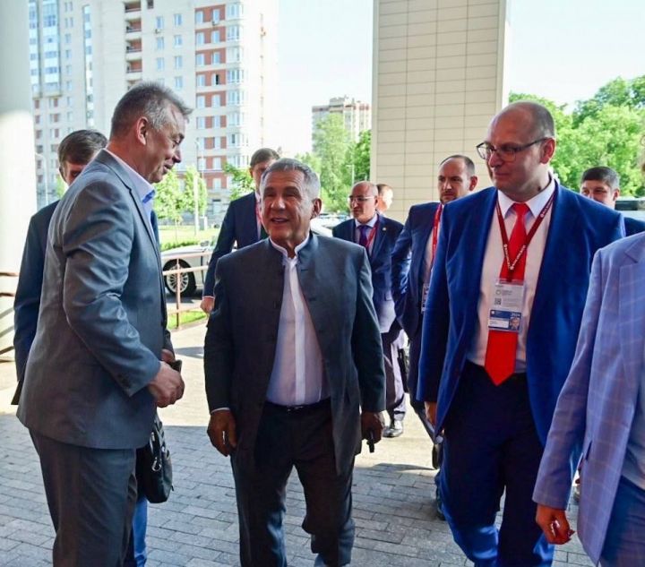 Минниханов провел встречу с директором АИРР Александром Смекалиным